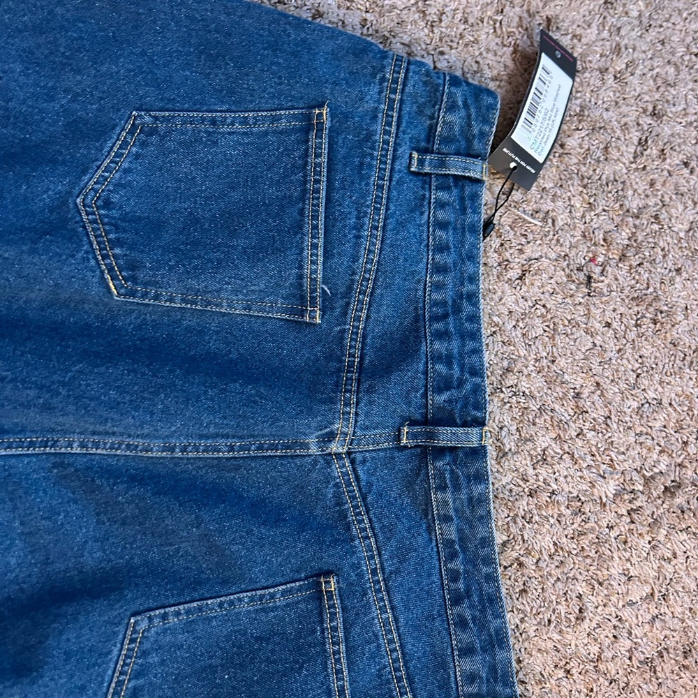 PrettyLittleThing Blue Relaxed Jeans - Picture 3 of 3